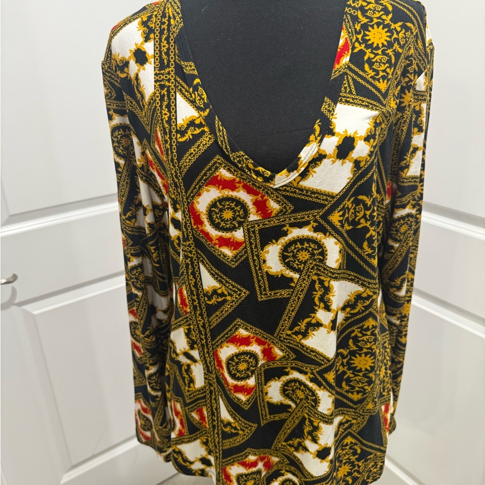 Geometric Patterned Long Sleeve Top